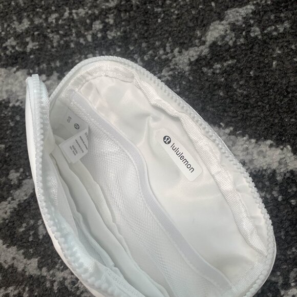 Lululemon Everywhere Belt Bag White - Picture 3 of 4